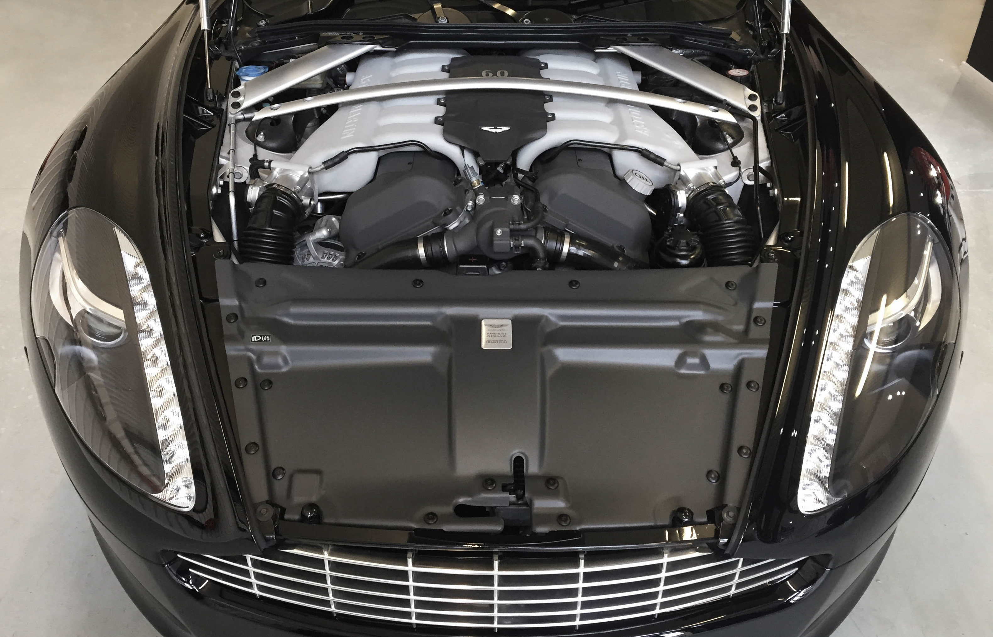 Aston Martin DB9 - Engine - Bellissimoto